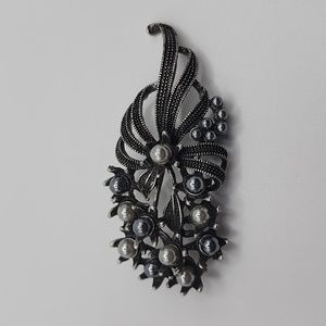 Silvertone Faux Pearl Brooch